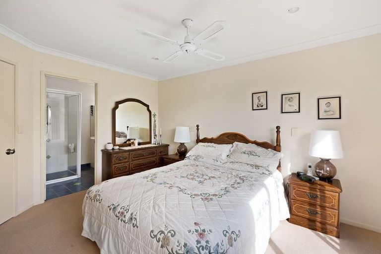 Photo of property in 34 Fleetwood Drive, Henderson, Auckland, 0612