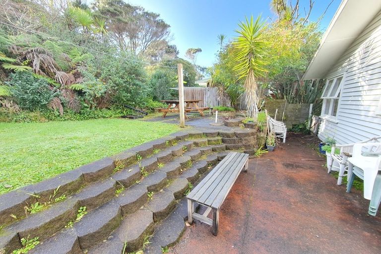 Photo of property in 10 Kororo Street, Northcote, Auckland, 0627