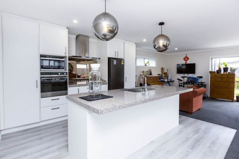 Photo of property in 12 Buddle Road, Wallaceville, Upper Hutt, 5018