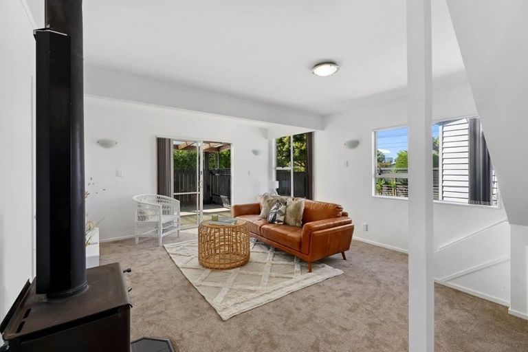 Photo of property in 30 Rangihiroa Street, Waikanae Beach, Waikanae, 5036