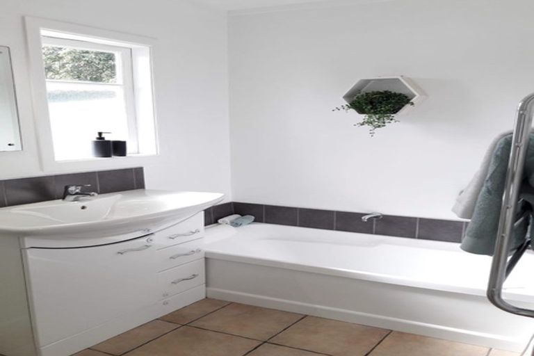 Photo of property in 15 Dip Road, Te Kamo, Whangarei, 0112