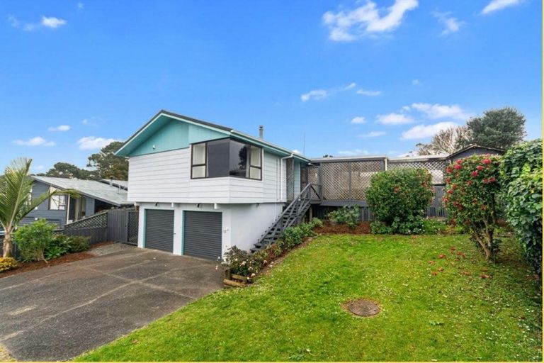Photo of property in 9 Moxham Grove, Massey, Auckland, 0614