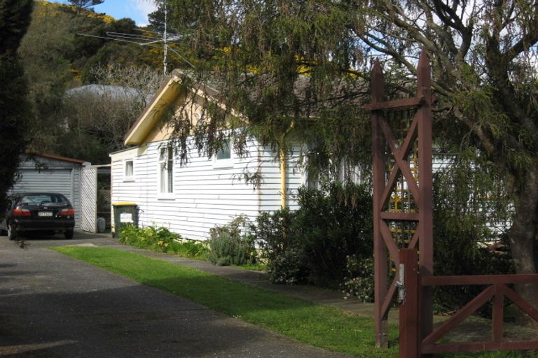 Photo of property in 39 Peel Place, Wainuiomata, Lower Hutt, 5014