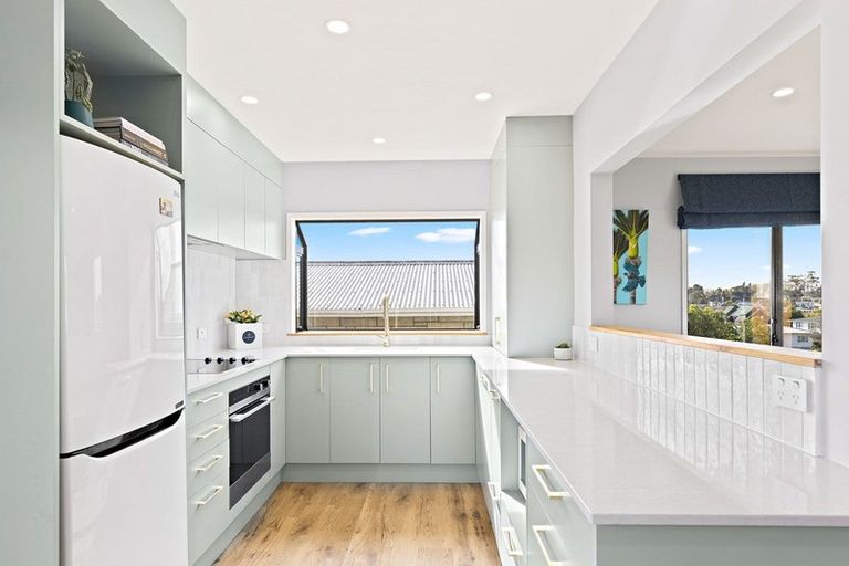 Photo of property in 8 Lasque Place, Glen Eden, Auckland, 0602