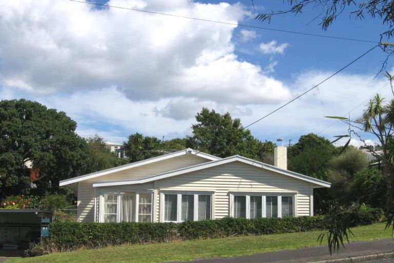 Photo of property in 29 Rutland Road, Stanley Point, Auckland, 0624