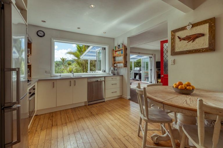 Photo of property in 213 Motutara Road, Muriwai, Waimauku, 0881