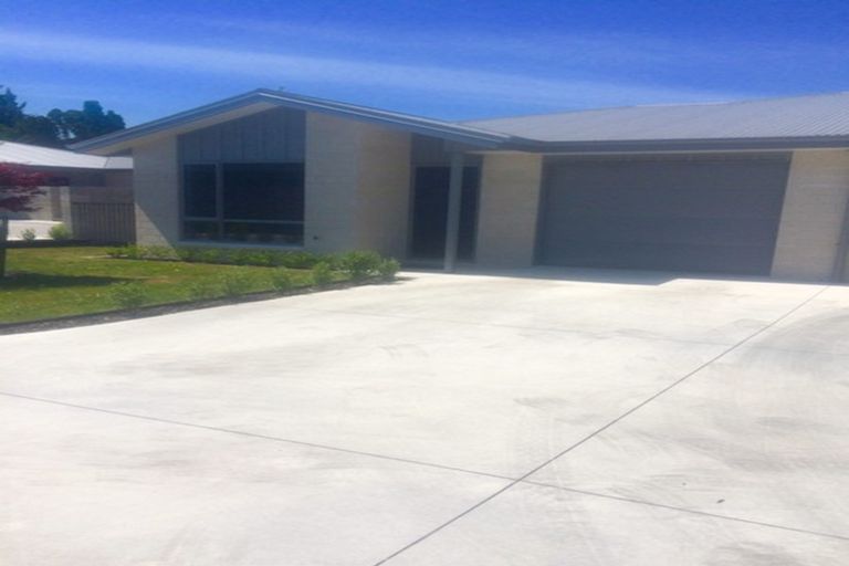 Photo of property in 2/28 Hobson Street, Thorndon, Wellington, 6011