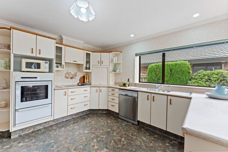 Photo of property in 11 Rosebank Avenue, Kelvin Grove, Palmerston North, 4414