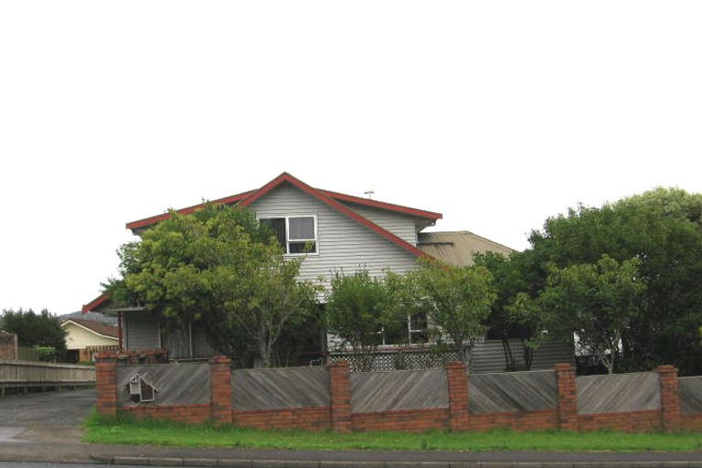 Photo of property in 1/330 West Coast Road, Glen Eden, Auckland, 0602