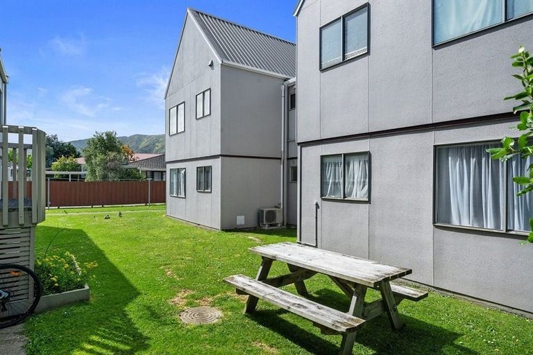 Photo of property in 71f Randwick Crescent, Moera, Lower Hutt, 5010