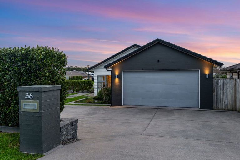 Photo of property in 36 Gilbransen Road, Kumeu, 0810