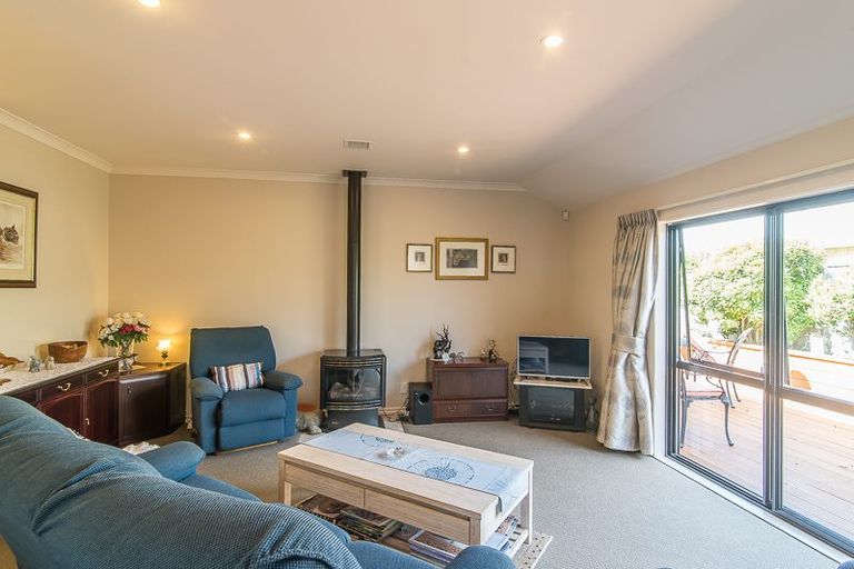 Photo of property in 31 Holcombe Drive, Paraparaumu, 5032