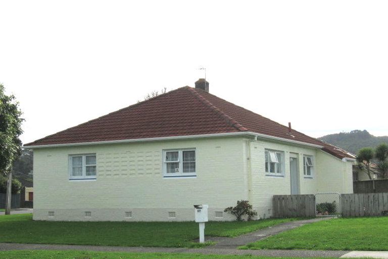 Photo of property in 37 Athlone Crescent, Avalon, Lower Hutt, 5011