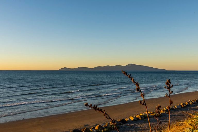 Photo of property in Te Kakariki Apartments, 5/5 Wellington Road, Paekakariki, 5034