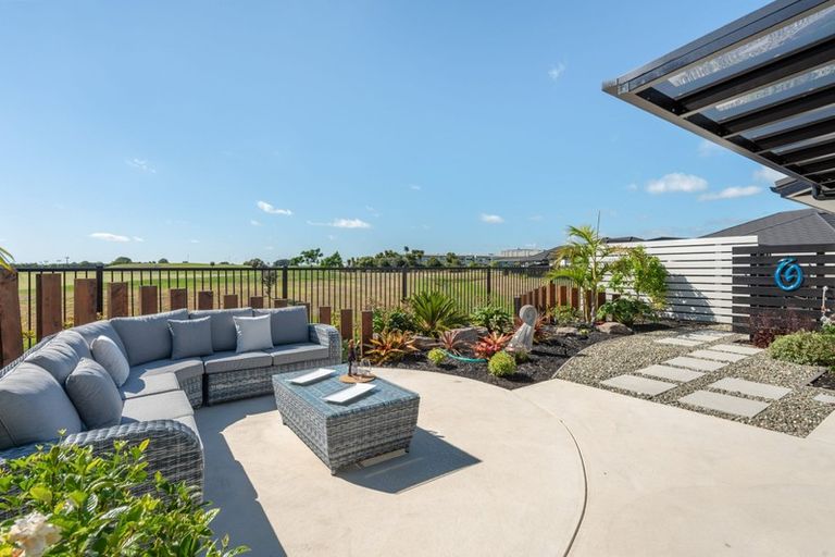 Photo of property in 24 Drabble Crescent, Papamoa Beach, Papamoa, 3118