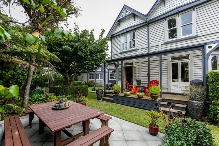 Photo of property in 17 Vivian Street, New Plymouth, 4310