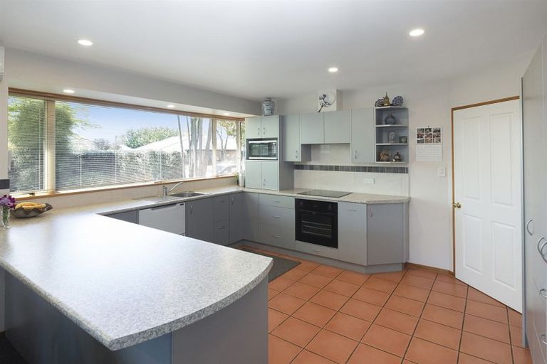 Photo of property in 25 Chesterfield Mews, Russley, Christchurch, 8042