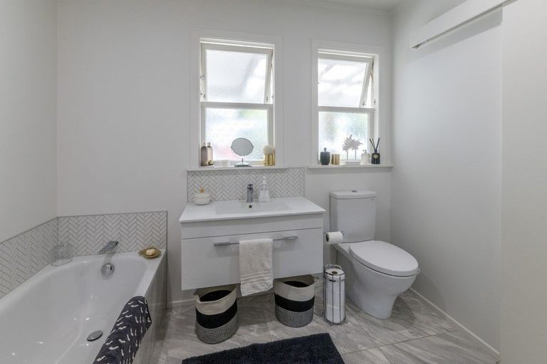 Photo of property in 13 Awatea Avenue, Paraparaumu, 5032