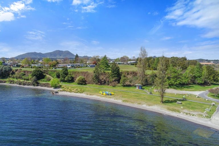 Photo of property in 19 Wharewaka Road, Wharewaka, Taupo, 3330