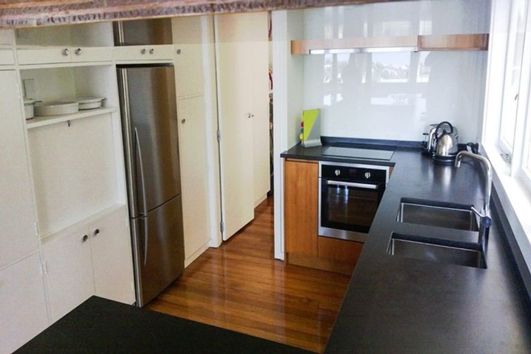 Photo of property in 69 Moana Road, Kelburn, Wellington, 6012