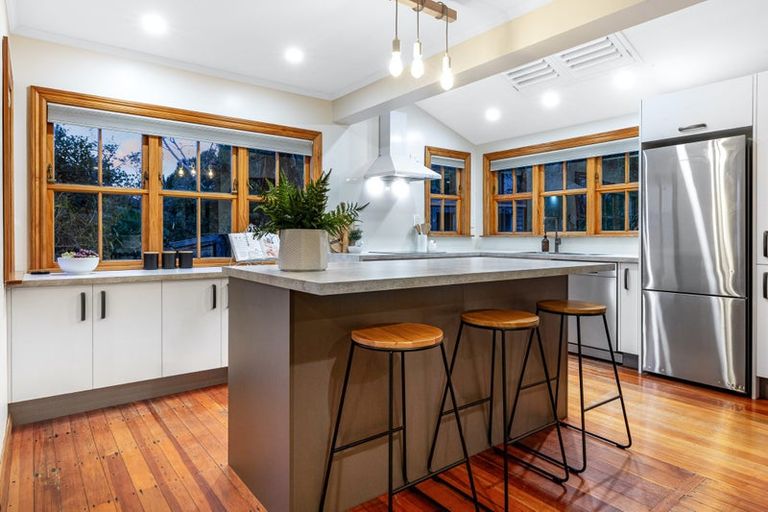 Photo of property in 28 Kiriwai Road, Paremata, Porirua, 5024