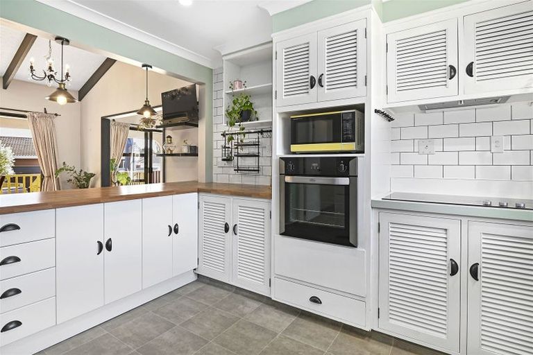 Photo of property in 10 Ruddenklau Lane, Bishopdale, Christchurch, 8053