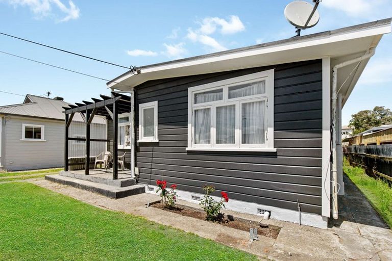 Photo of property in 11 Konini Street, Tawhero, Whanganui, 4501