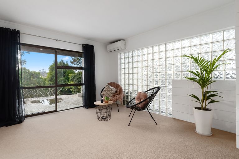 Photo of property in 54 The Avenue, Albany, Auckland, 0632