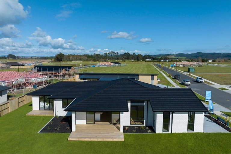 Photo of property in 32 Te Piriti Road, One Tree Point, 0118