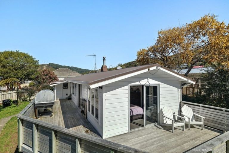Photo of property in 13 Thurleigh Grove, Karori, Wellington, 6012