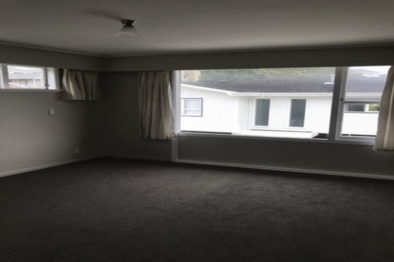 Photo of property in 6 Cherry Grove, Strathmore Park, Wellington, 6022