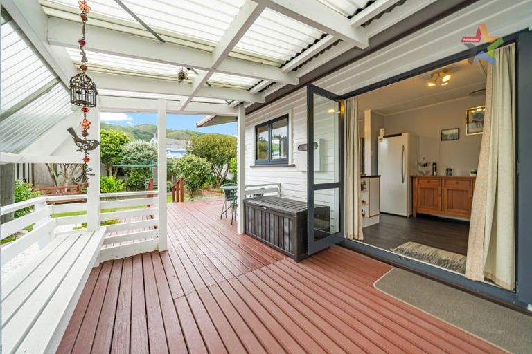 Photo of property in 325 Wellington Road, Wainuiomata, Lower Hutt, 5014