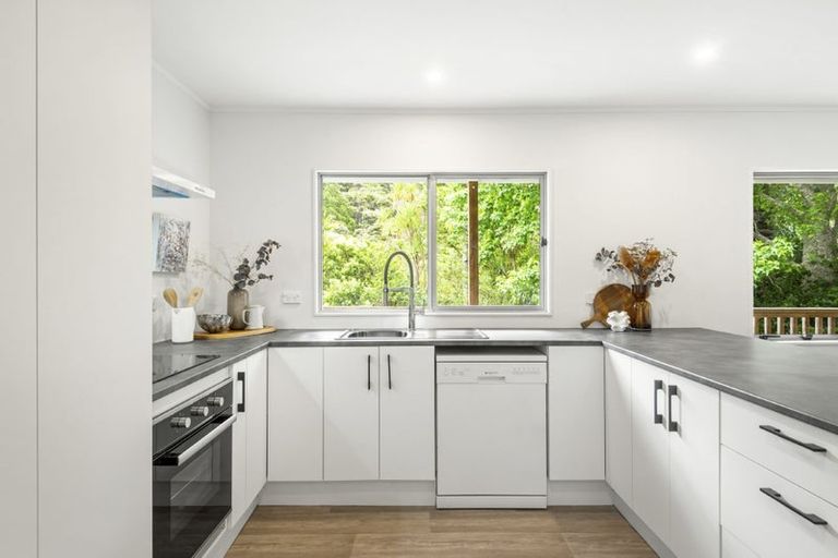 Photo of property in 2/128 Lynn Road, Bayview, Auckland, 0629