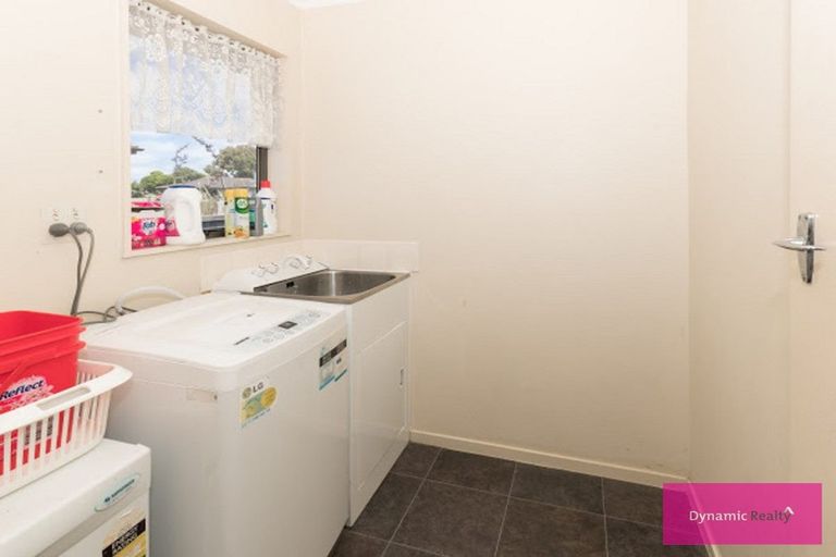 Photo of property in 11 Colonial Place, Kelvin Grove, Palmerston North, 4414