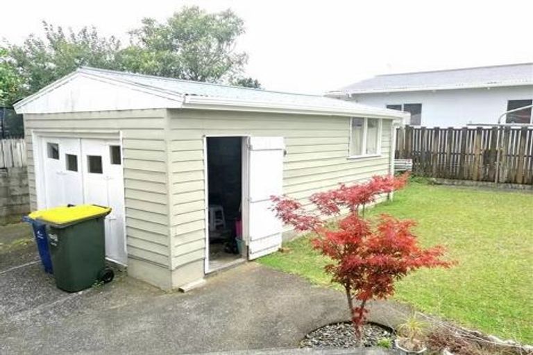 Photo of property in 1/11 Strid Road, Te Atatu South, Auckland, 0610