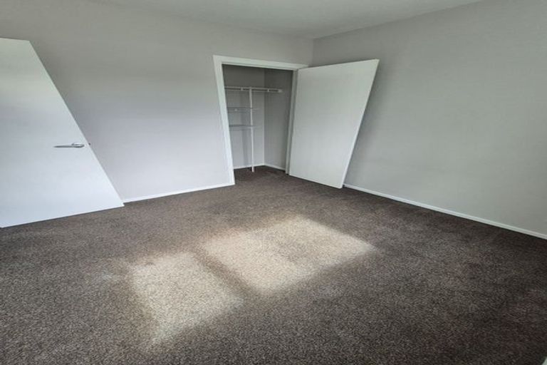 Photo of property in 3a Hillview Crescent, Paparangi, Wellington, 6037