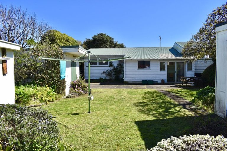Photo of property in 4 Mahoe Street, Otaki Beach, Otaki, 5512