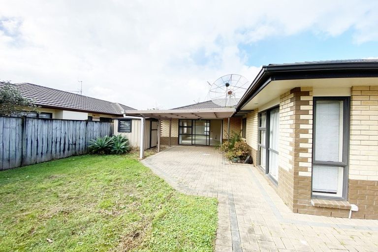 Photo of property in 33 Belcoo Crescent, East Tamaki, Auckland, 2013