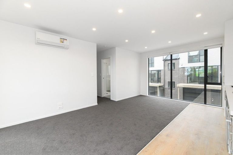 Photo of property in 5/1 Fruitvale Road, New Lynn, Auckland, 0600