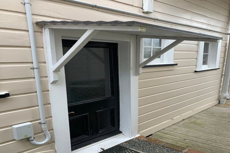 Photo of property in 3 Mckenzie Terrace, Te Aro, Wellington, 6011