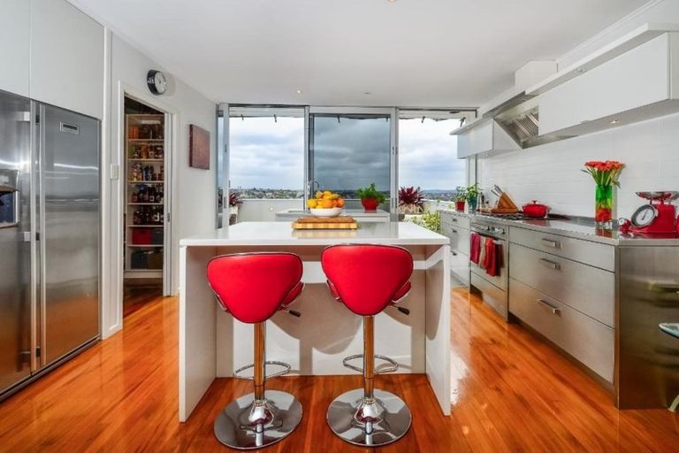 Photo of property in 148 Luckens Road, West Harbour, Auckland, 0618