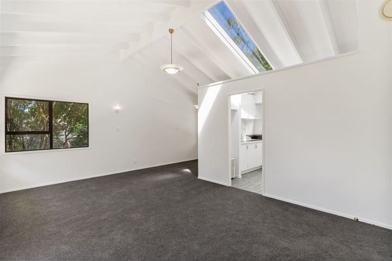 Photo of property in 1/8 Odette Road, Totara Vale, Auckland, 0629