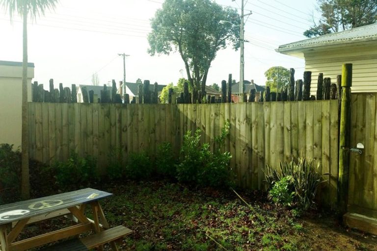 Photo of property in 4050 Great North Road, Glen Eden, Auckland, 0602