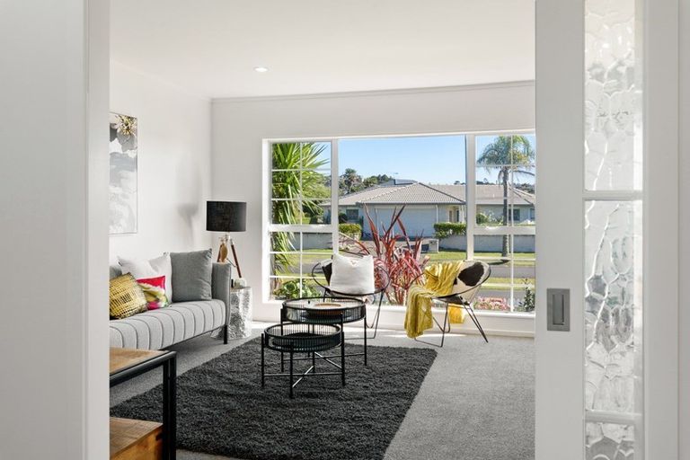 Photo of property in 198 Lakeside Drive, Orewa, 0931