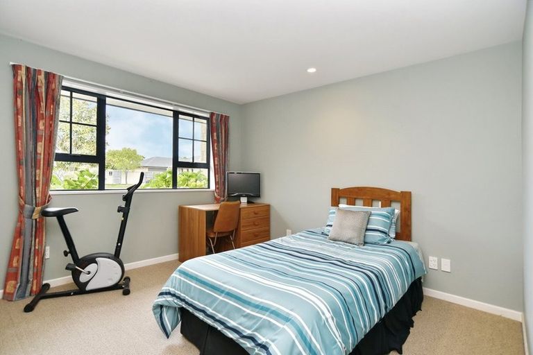 Photo of property in 40 Coolspring Way, Redwood, Christchurch, 8051