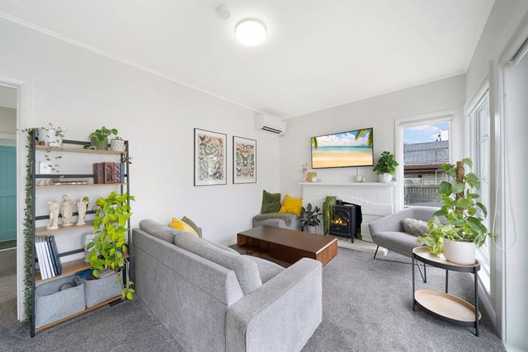 Photo of property in 54c Te Atatu Road, Te Atatu South, Auckland, 0610