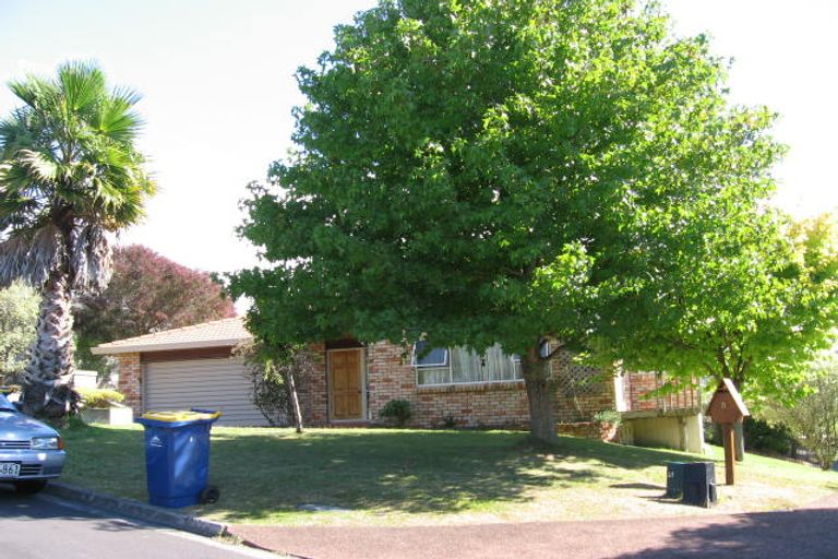 Photo of property in 6 St Lucia Place, Unsworth Heights, Auckland, 0632