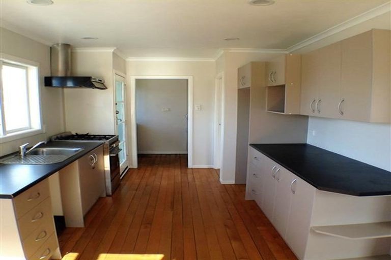 Photo of property in 13 Kervil Avenue, Te Atatu Peninsula, Auckland, 0610