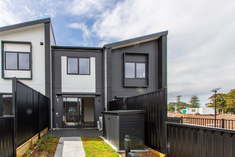 Photo of property in 7/4 Limestone Drive, Hobsonville, 0616