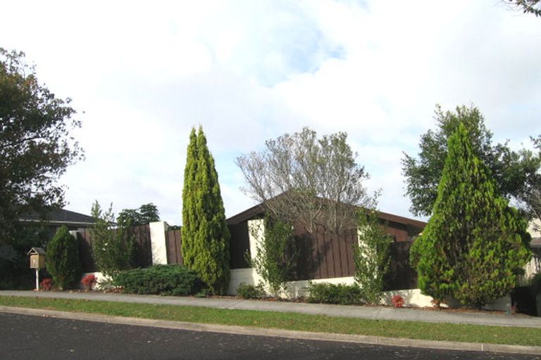 Photo of property in 4 Mappin Place, Chatswood, Auckland, 0626